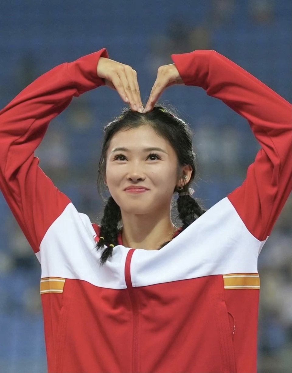 杏彩体育中国官网-国内运动员突破自我，勇夺银牌(国内运动员突破自我,勇夺银牌冠军)