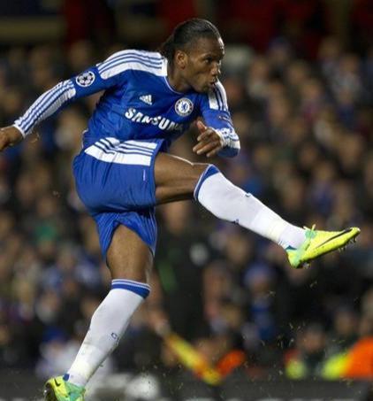 快速反击抢截球权，前锋冷静射门得手的简单介绍