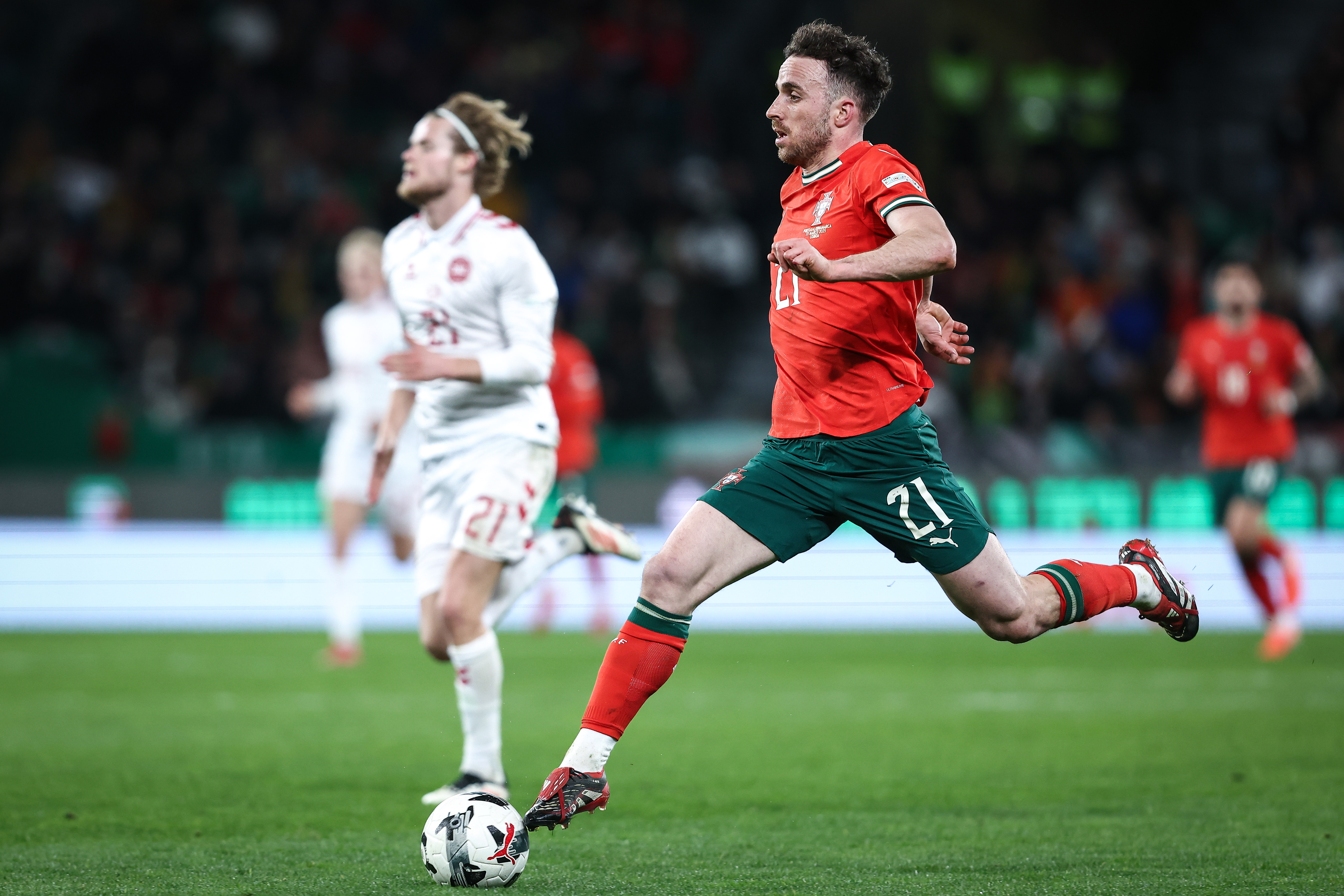 欧国联比赛球队备受瞩目，战况激烈