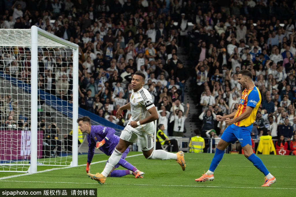 包含巴黎主帅透露新战术，争夺欧冠冠军之路的词条