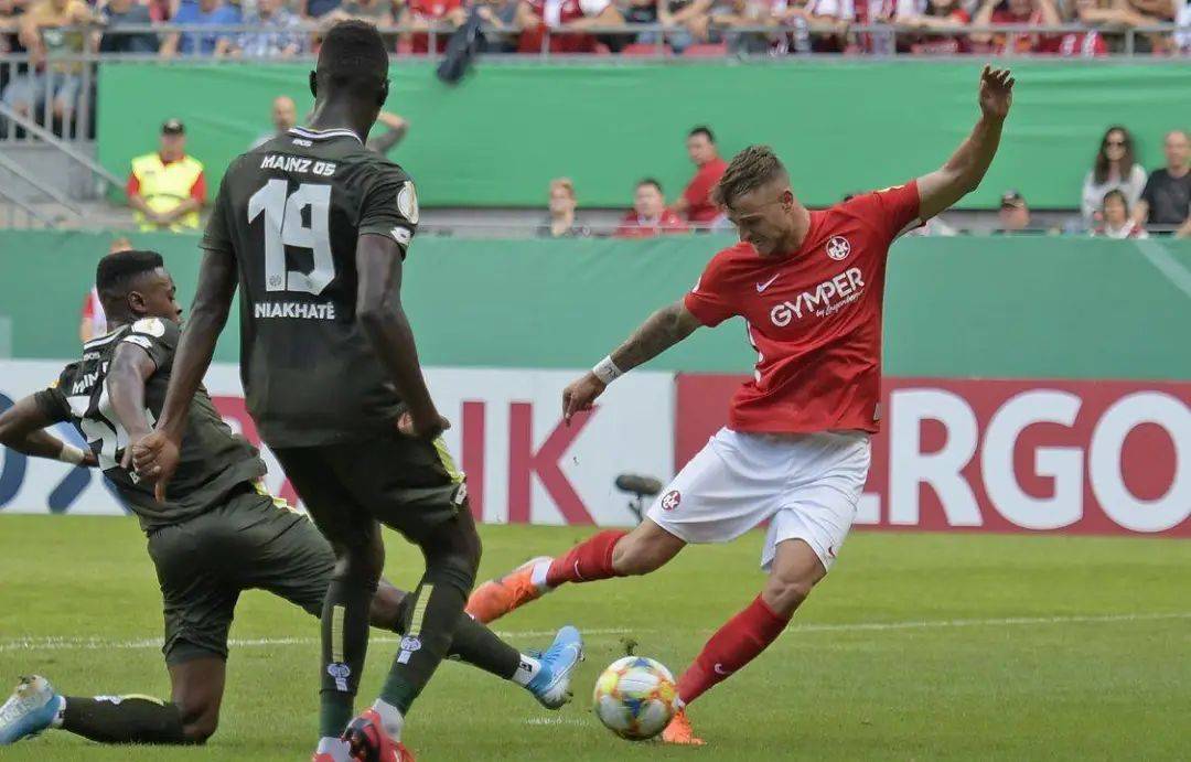 沙尔克一丢三，客场惨败无缘胜利的简单介绍