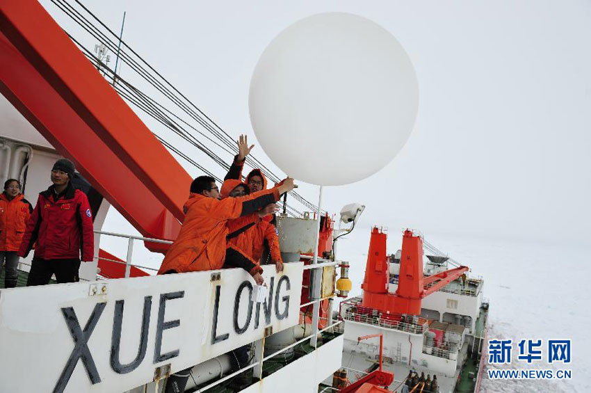 杏彩体育中国官网-南极足球比赛落幕，球员积极备战下一场